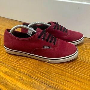 Vans Off The Wall Low Top Classics Maroon & White Skate Shoes Women’s Size 7